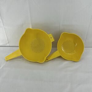 Vintage Tupperware Set of 2 Yellow Strainers Colanders 1523 2 Qt 1200 1 Qt Spout